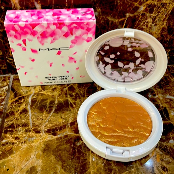 NIB Mac high-light powder (spring bling) .31 oz/9g with samples! - Picture 2 of 8